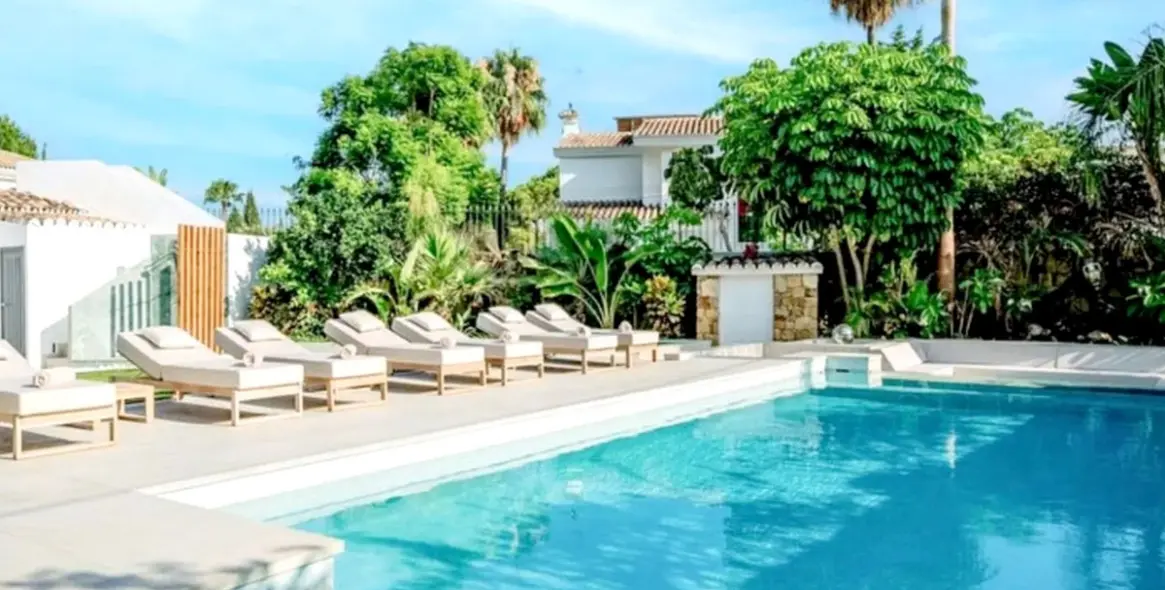 Alquiler a largo plazo de villa independiente en Nagüeles 20