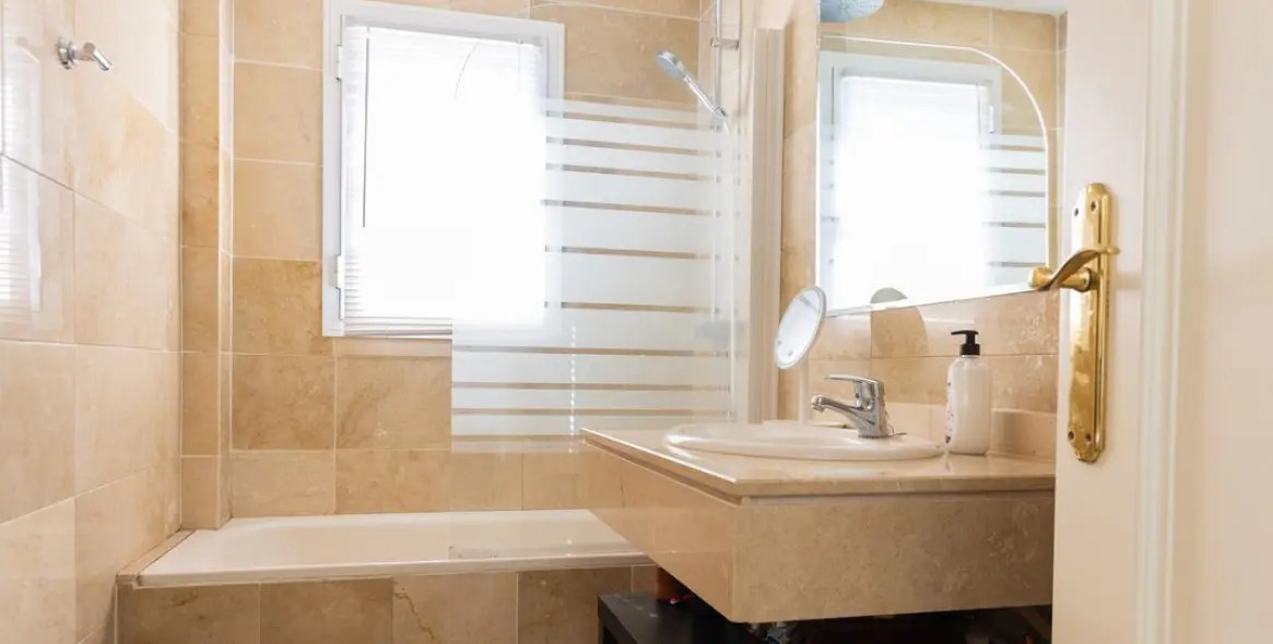 Sale of middle floor apartment in Bel Air 12