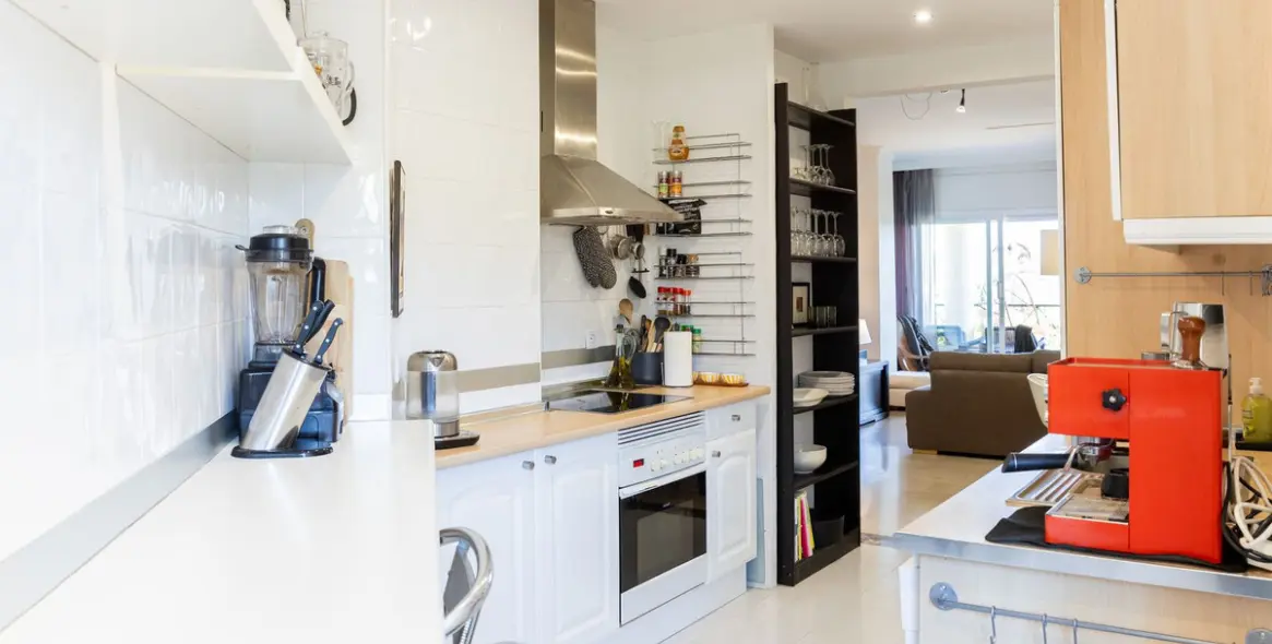 Sale of middle floor apartment in Bel Air 13