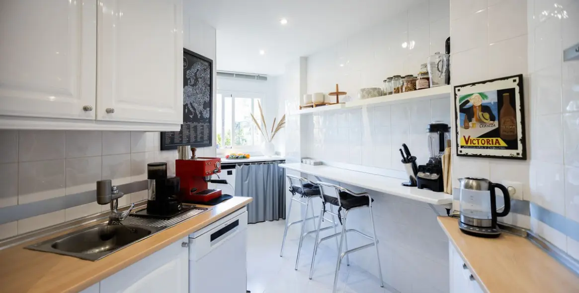 Sale of middle floor apartment in Bel Air 14