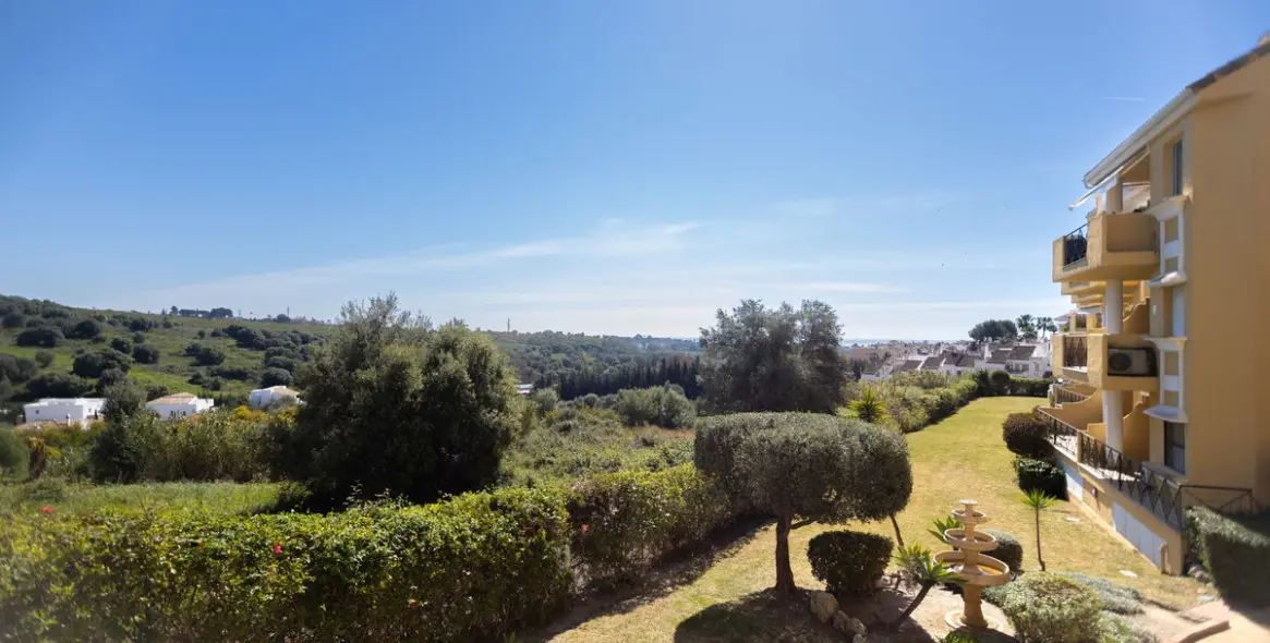 Sale of middle floor apartment in Bel Air 19