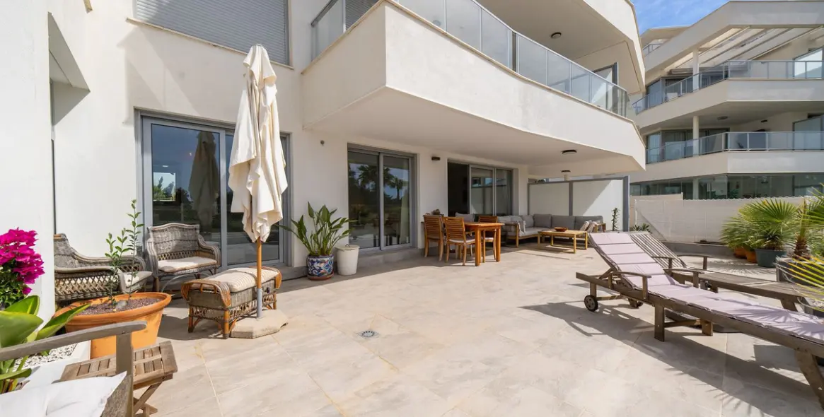 Продажа апартаментов на первом этаже в El Faro 1