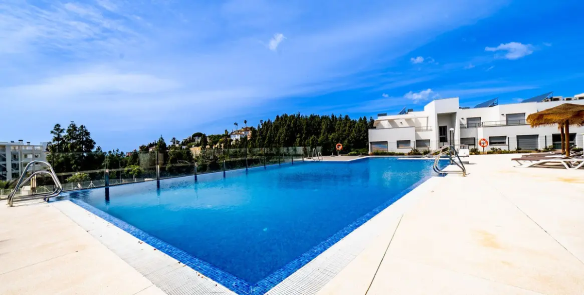 Продажа апартаментов на первом этаже в El Faro 5