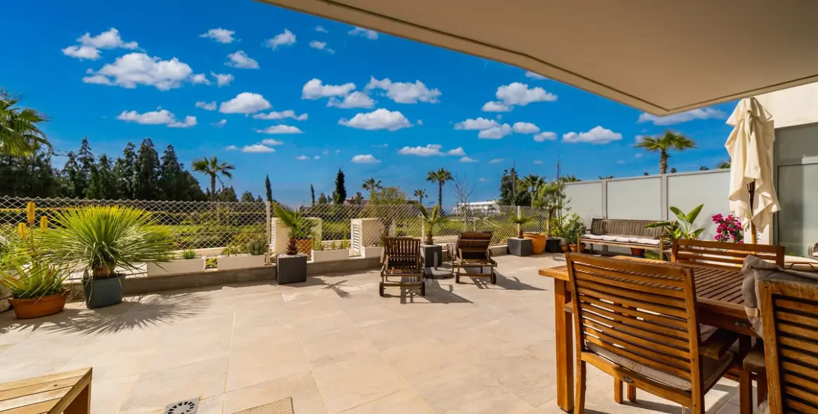 Продажа апартаментов на первом этаже в El Faro 7