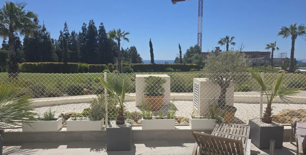 Продажа апартаментов на первом этаже в El Faro 8