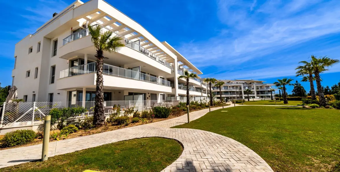 Продажа апартаментов на первом этаже в El Faro 43