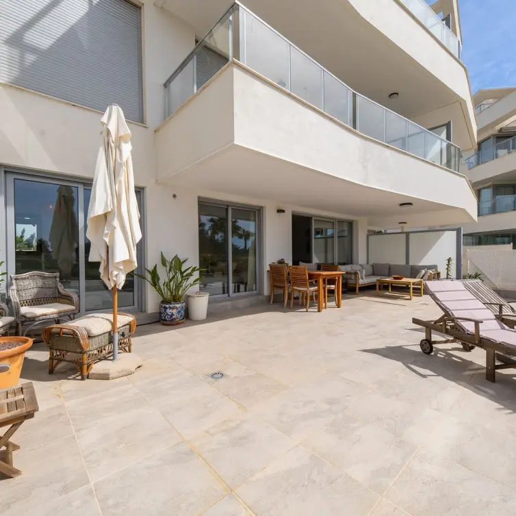 Sale of ground floor apartment in El Faro
