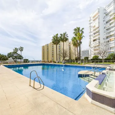 Sale of middle floor apartment in Benalmadena Costa