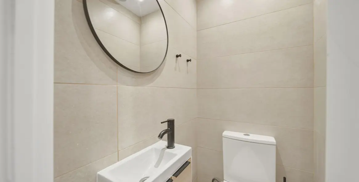 Sale of middle floor apartment in Benalmadena Costa 11