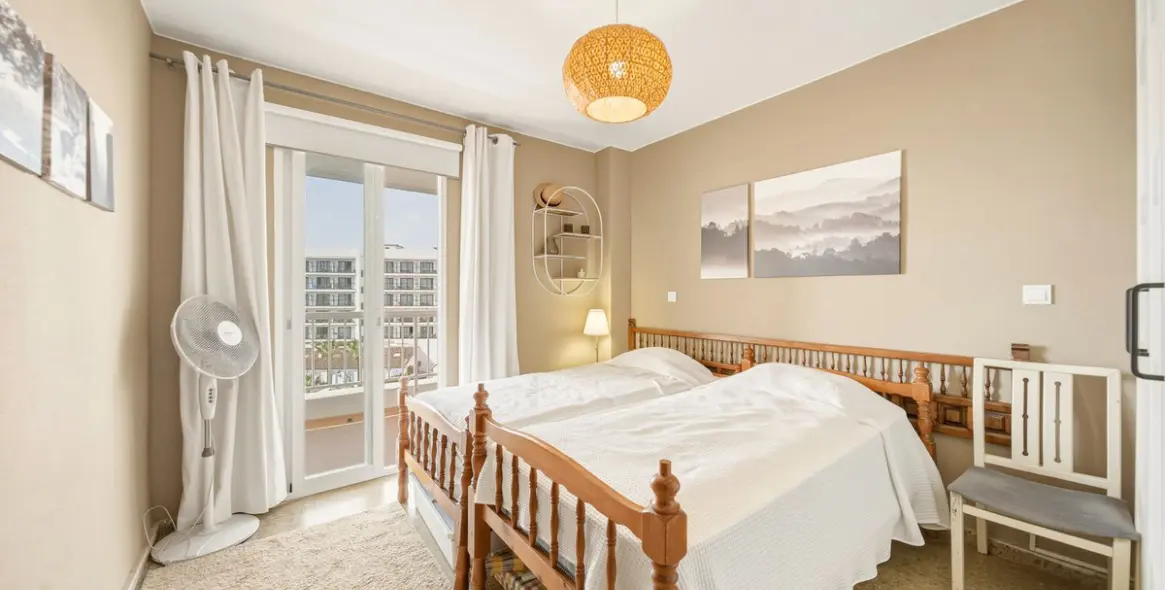 Sale of middle floor apartment in Benalmadena Costa 12