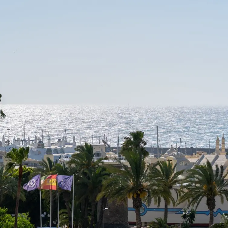 Продажа апартаментов на среднем этаже в Benalmadena Costa
