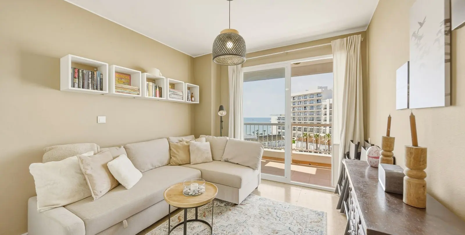 Sale of middle floor apartment in Benalmadena Costa 8
