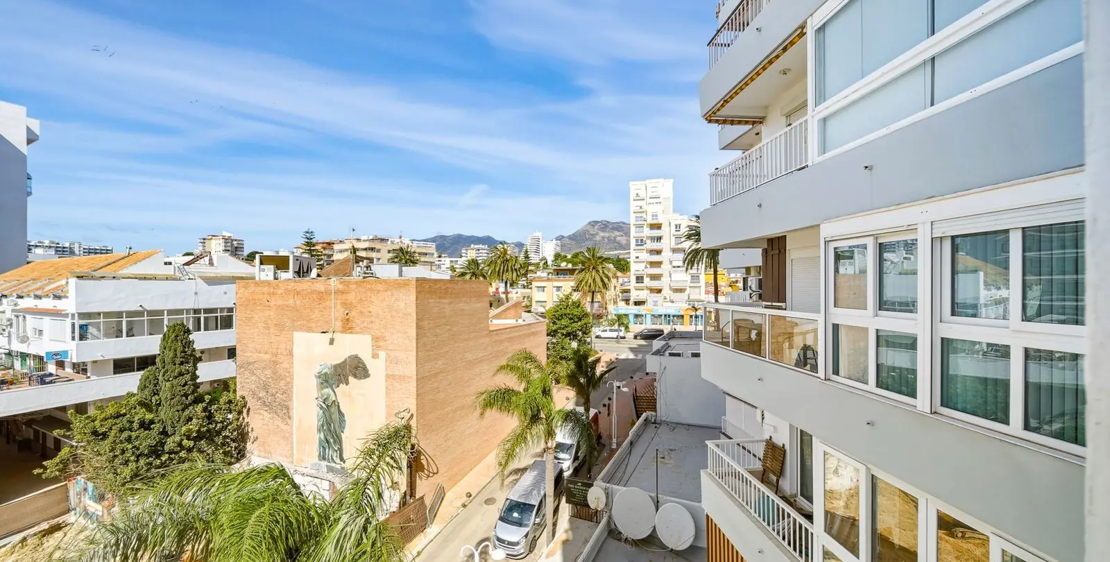 Sale of middle floor apartment in Benalmadena Costa 23