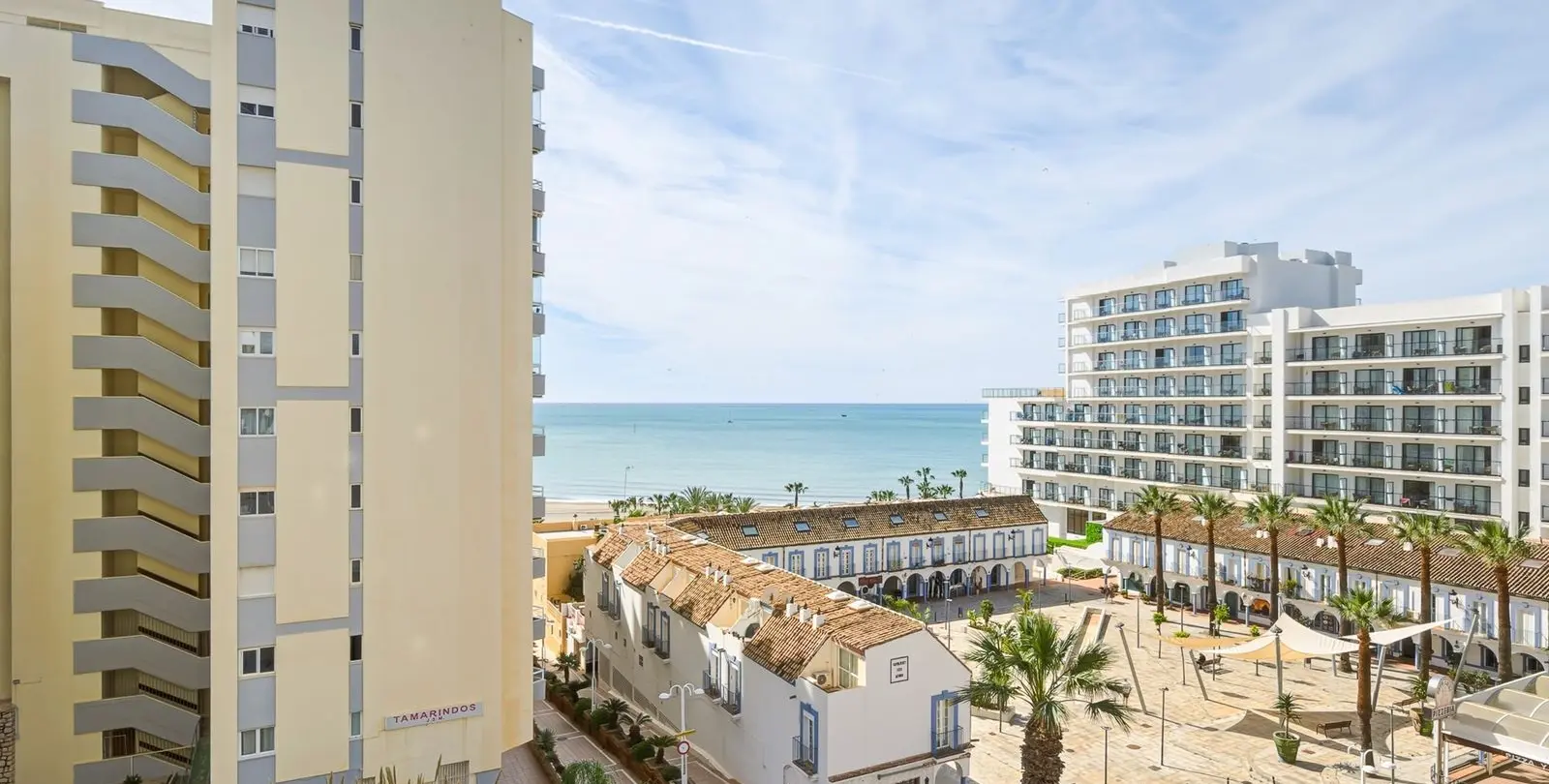 Sale of middle floor apartment in Benalmadena Costa 25