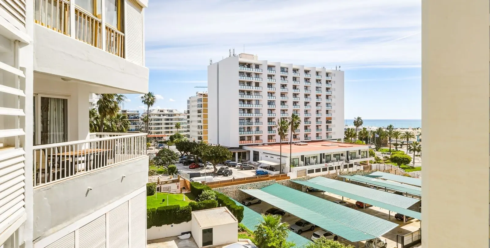 Sale of middle floor apartment in Benalmadena Costa 26