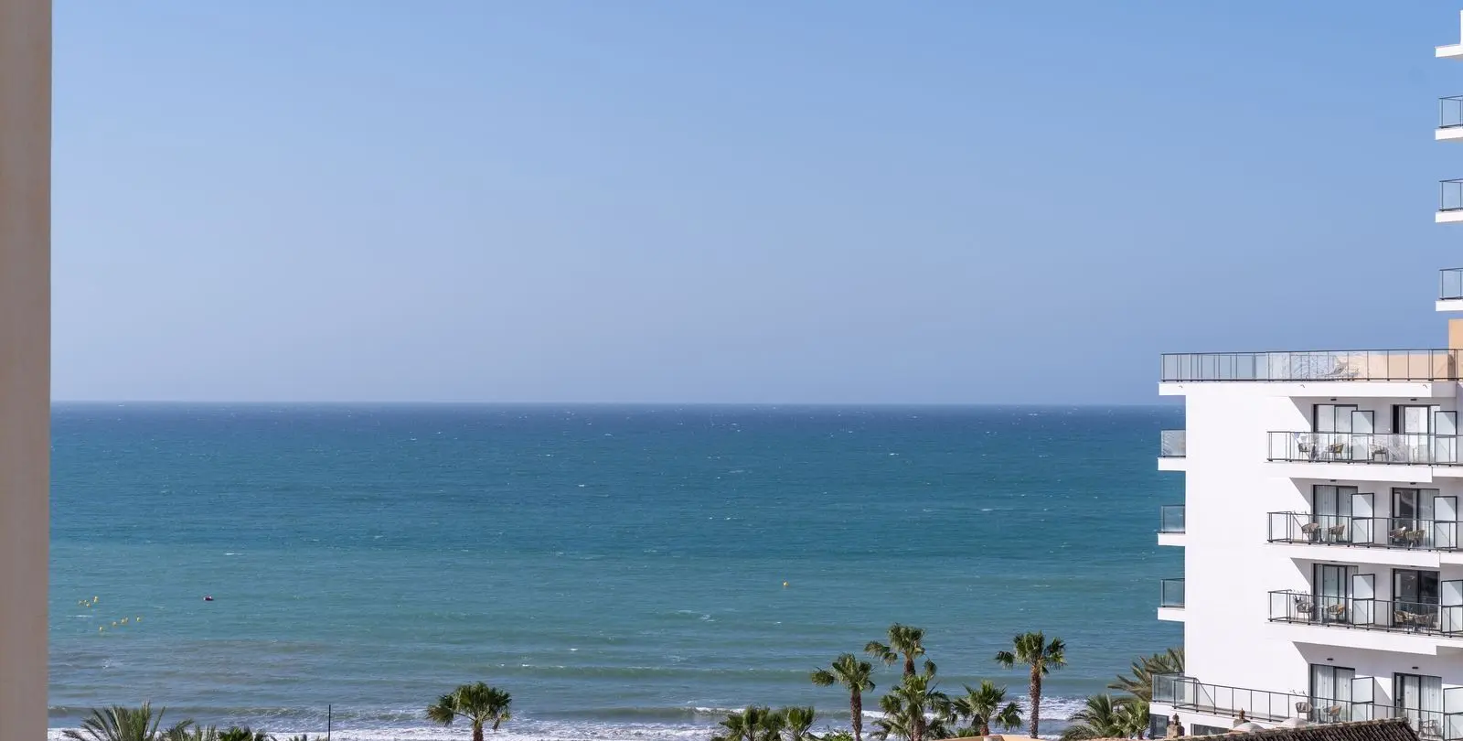 Sale of middle floor apartment in Benalmadena Costa 28