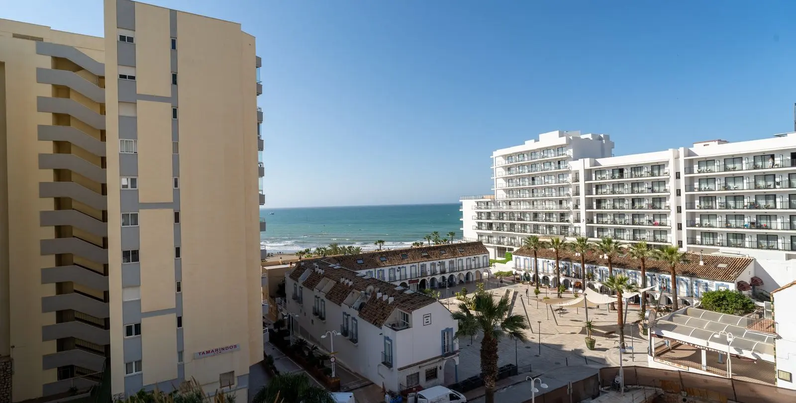 Sale of middle floor apartment in Benalmadena Costa 32