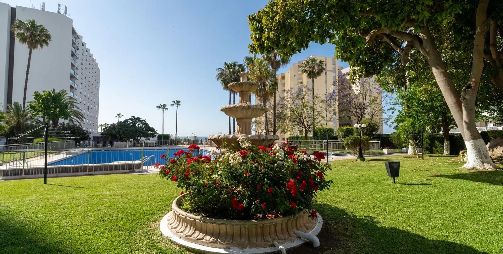 Sale of middle floor apartment in Benalmadena Costa 36