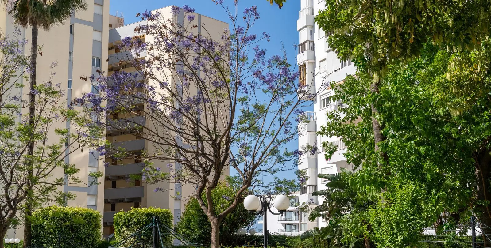 Sale of middle floor apartment in Benalmadena Costa 38