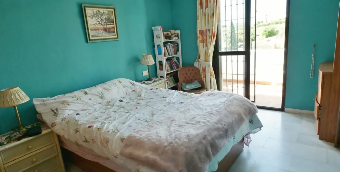 Venta de adosado en Calahonda 11