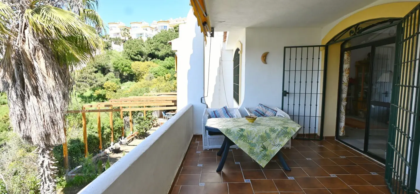Sale of townhouse in Calahonda 1