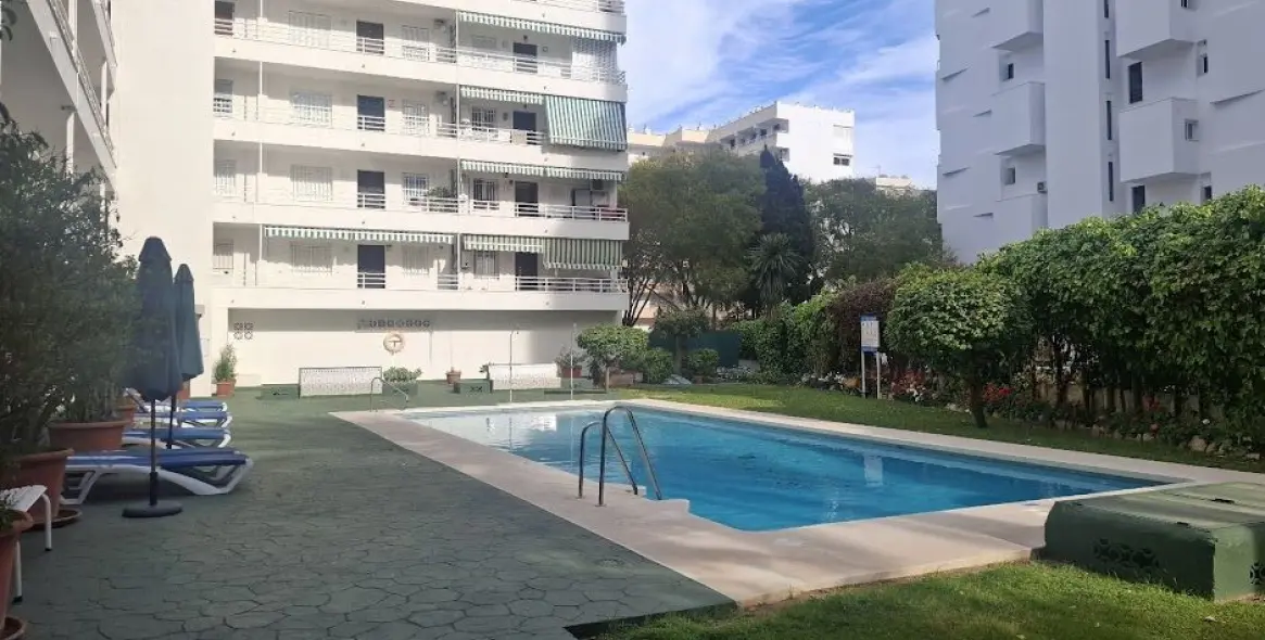 Sale of middle floor apartment in Marbella 1