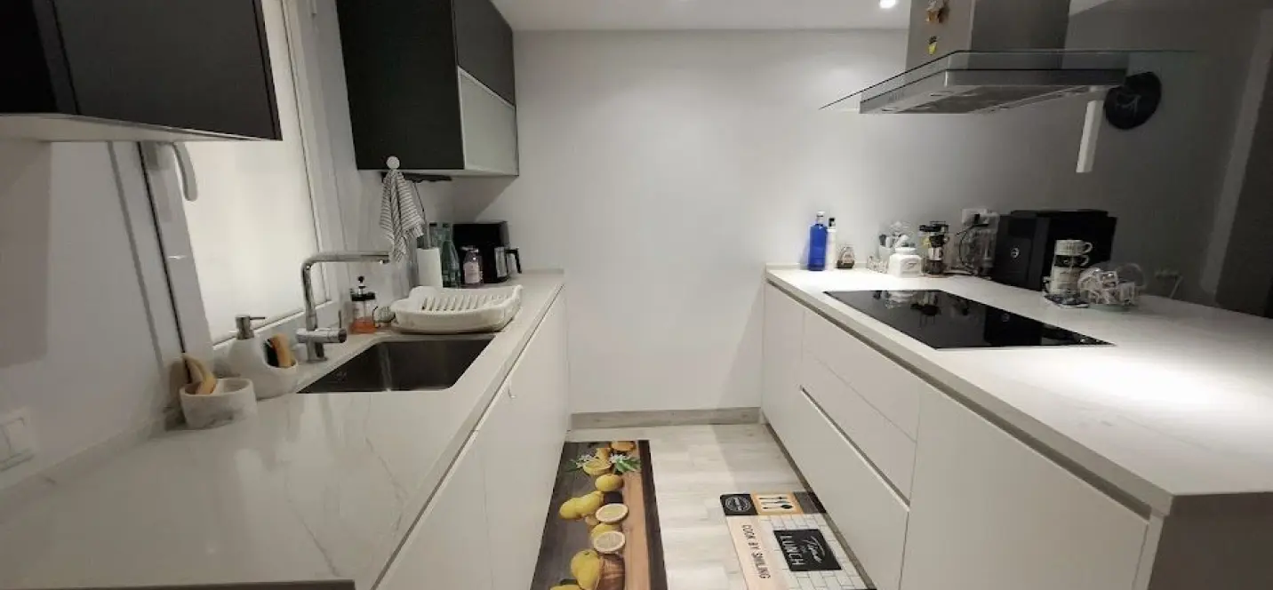 Venta de apartamento en planta media en Marbella 1