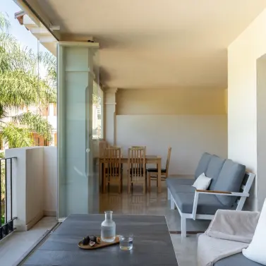 Продажа апартаментов на среднем этаже в Nueva Andalucía