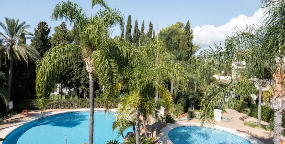 Sale of middle floor apartment in Nueva Andalucía 4