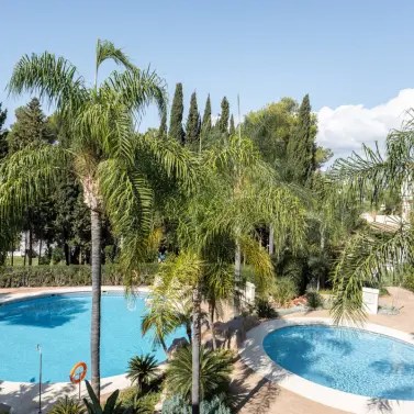 Продажа апартаментов на среднем этаже в Nueva Andalucía