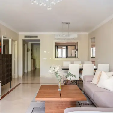 Продажа апартаментов на среднем этаже в Nueva Andalucía