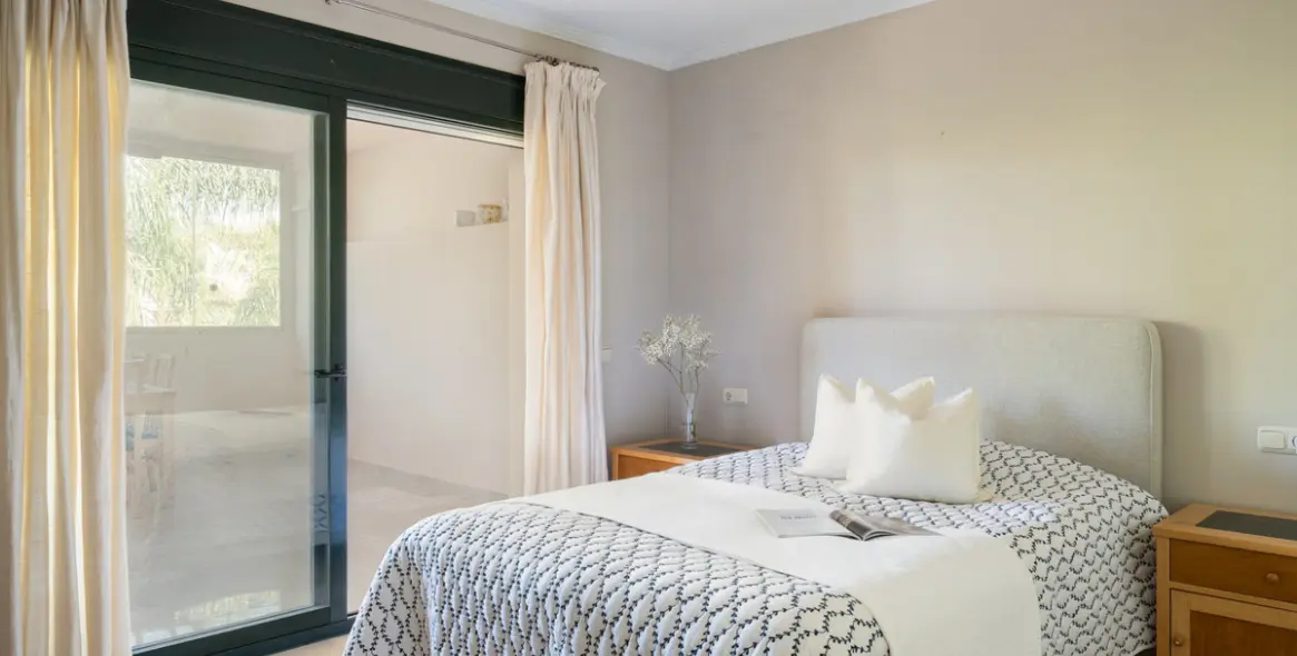 Sale of middle floor apartment in Nueva Andalucía 9