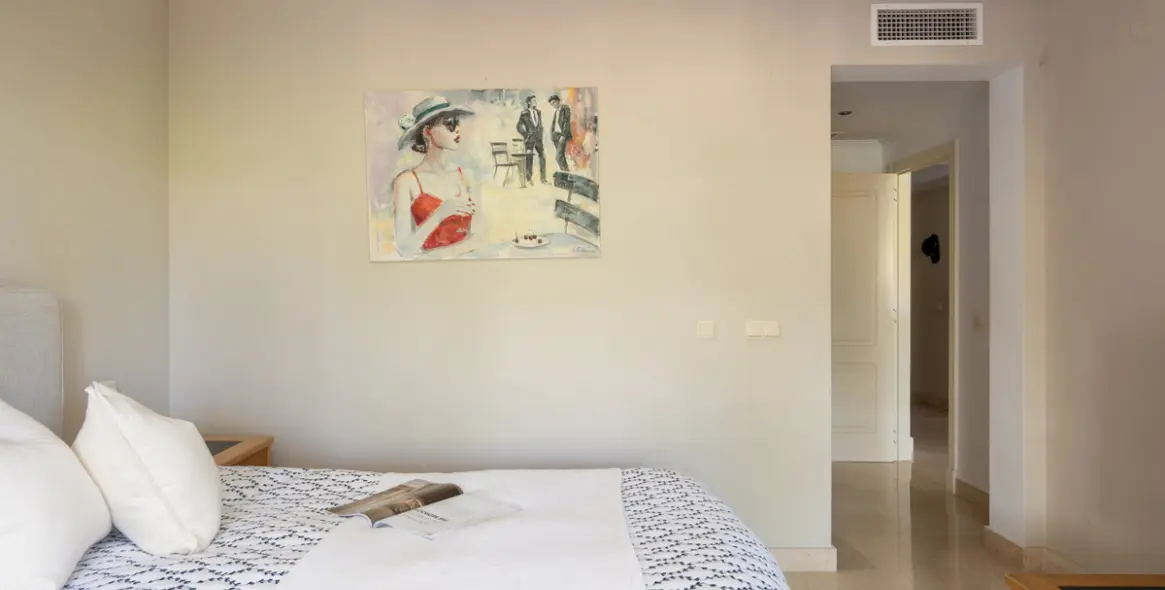 Sale of middle floor apartment in Nueva Andalucía 10