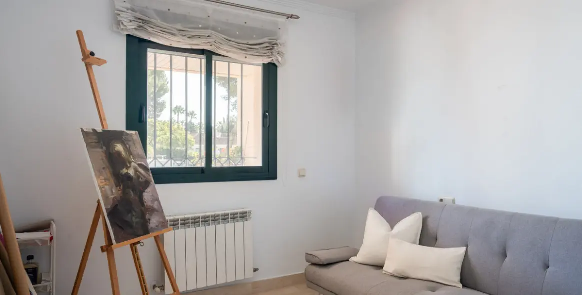 Sale of middle floor apartment in Nueva Andalucía 12