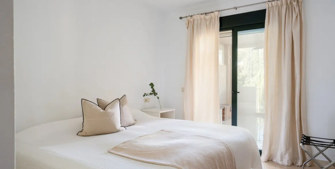 Sale of middle floor apartment in Nueva Andalucía 14