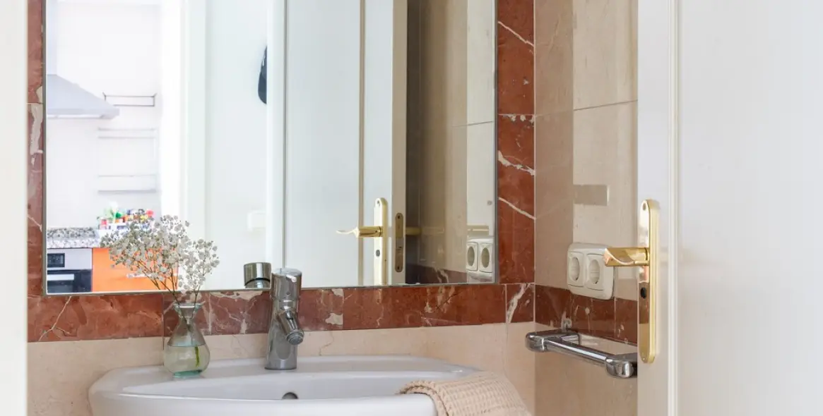 Sale of middle floor apartment in Nueva Andalucía 16