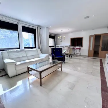 Продажа апартаментов на среднем этаже в Puerto Banús