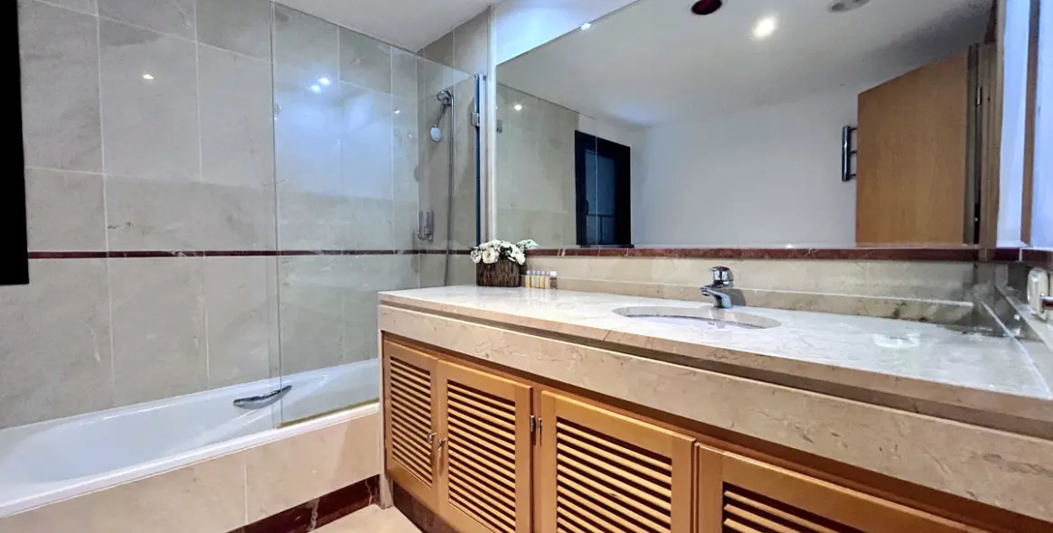 Продажа апартаментов на среднем этаже в Puerto Banús 13