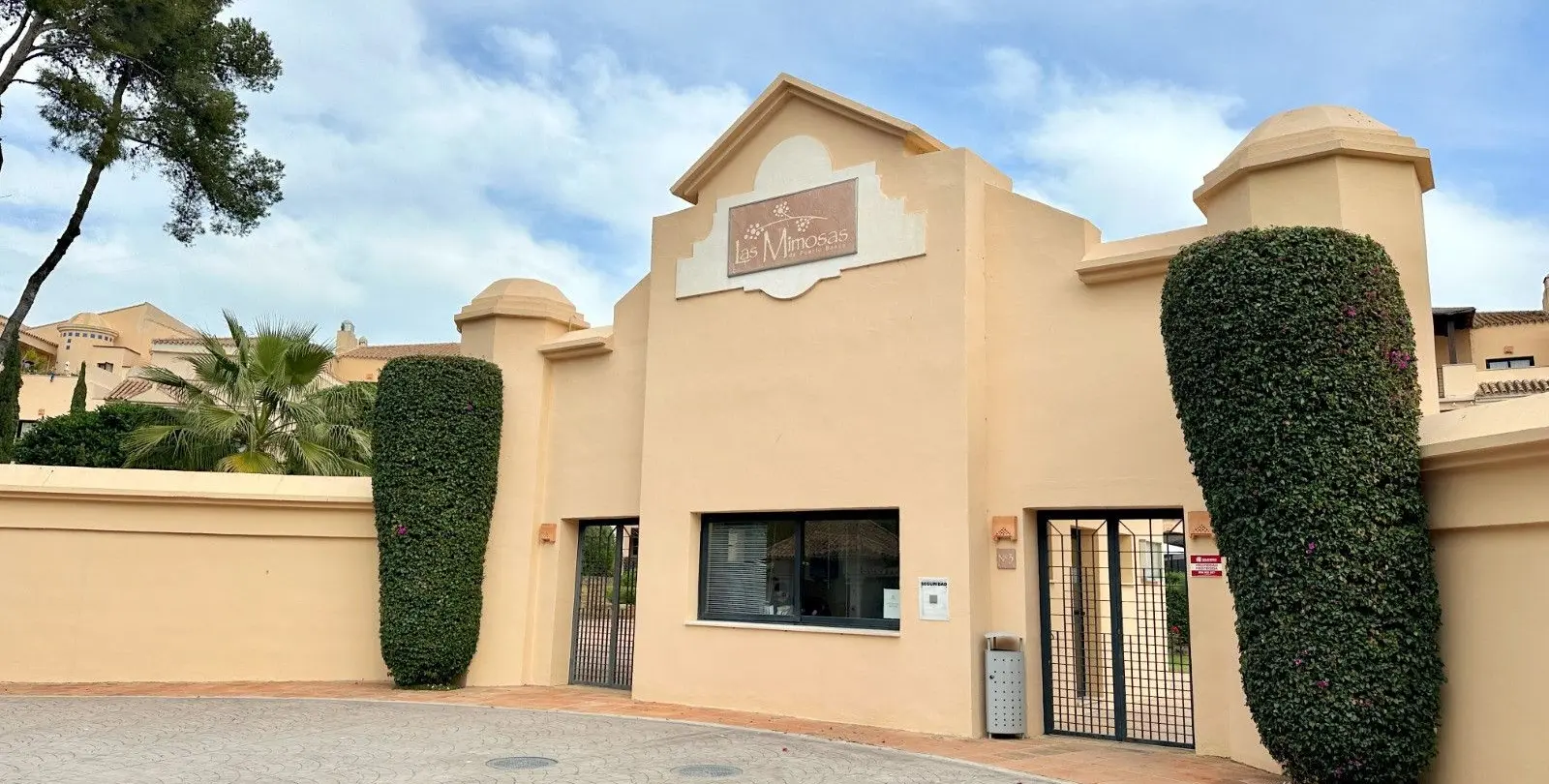 Sale of middle floor apartment in Puerto Banús 1