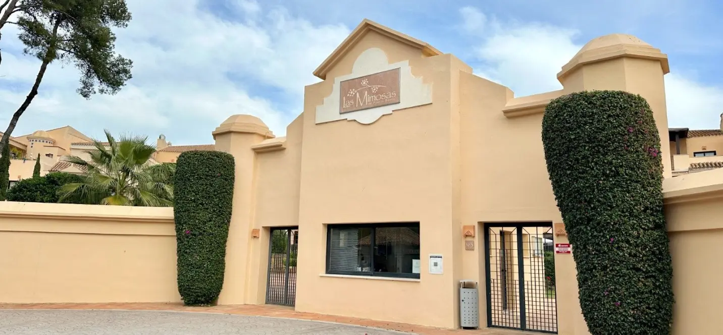Venta de apartamento en planta media en Puerto Banús 0