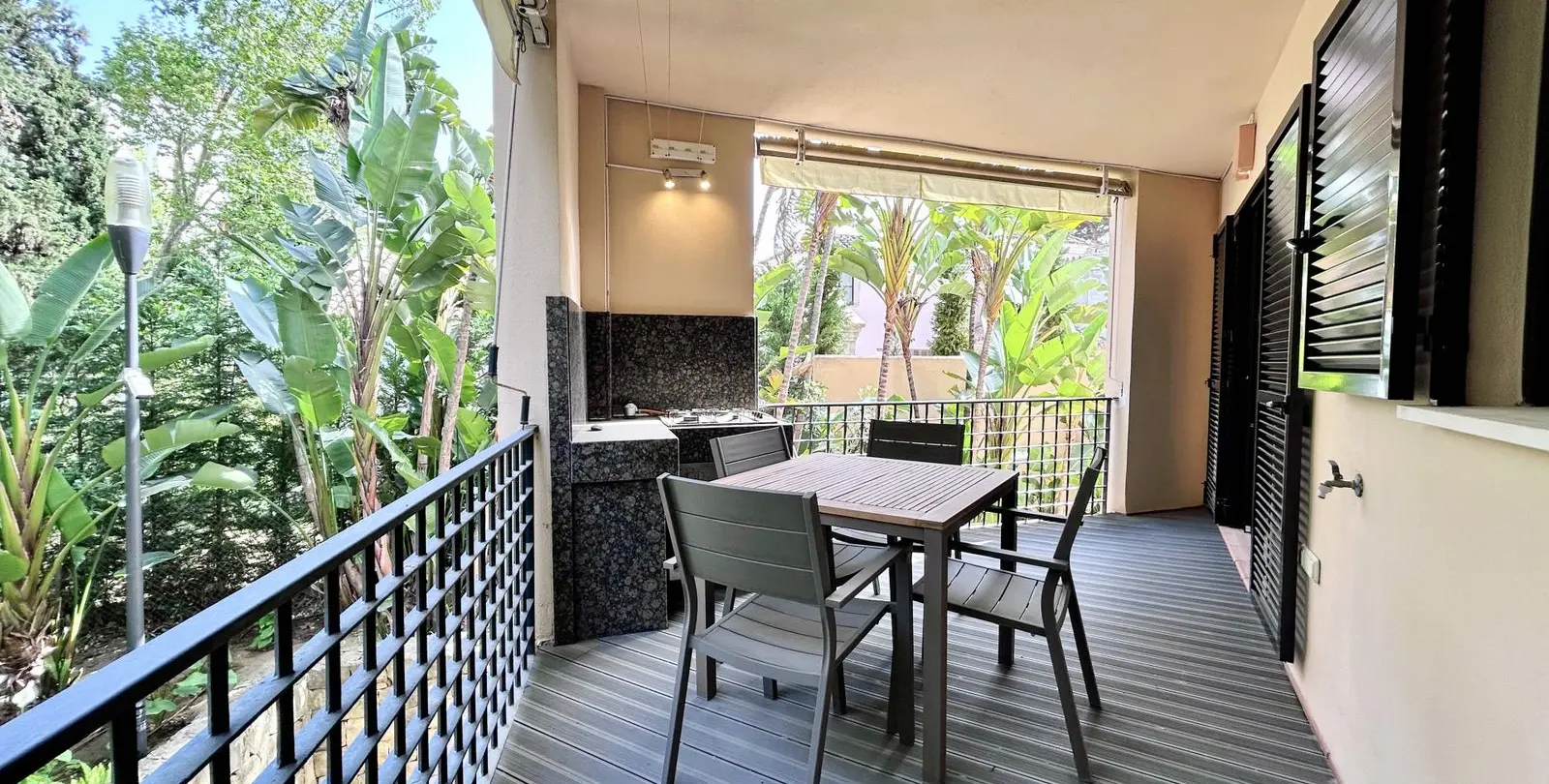 Sale of middle floor apartment in Puerto Banús 3
