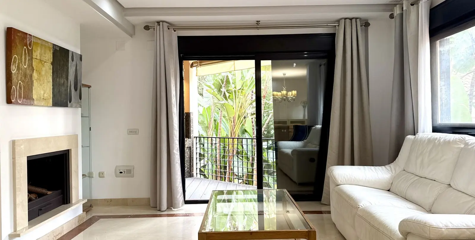 Sale of middle floor apartment in Puerto Banús 4