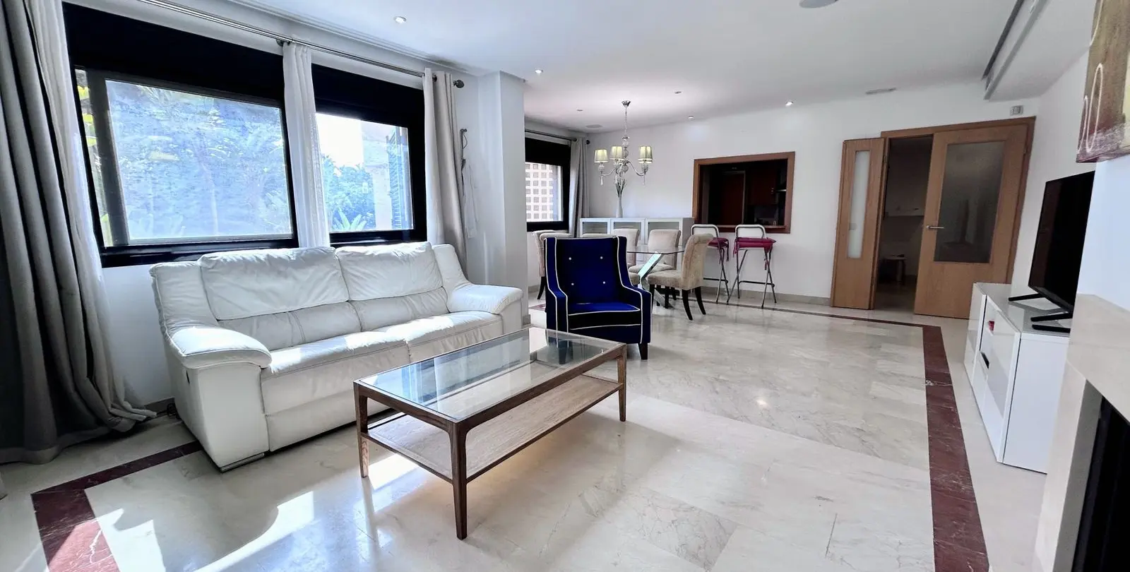 Sale of middle floor apartment in Puerto Banús 6