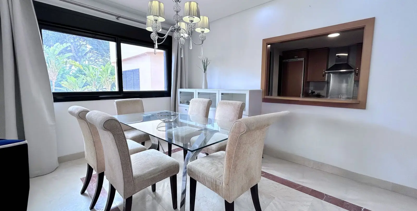 Sale of middle floor apartment in Puerto Banús 7