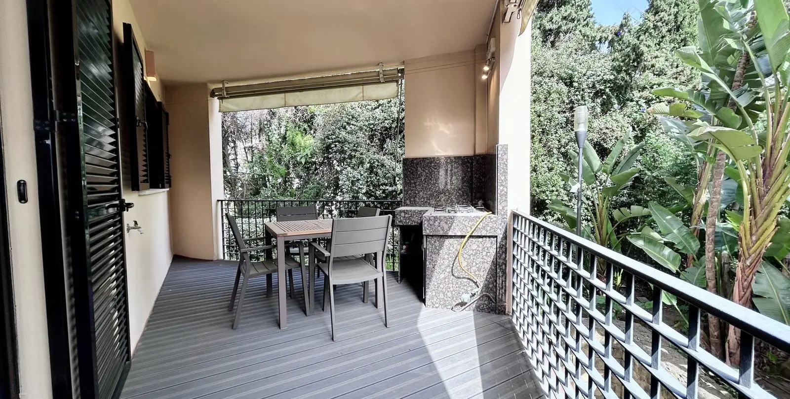 Sale of middle floor apartment in Puerto Banús 9