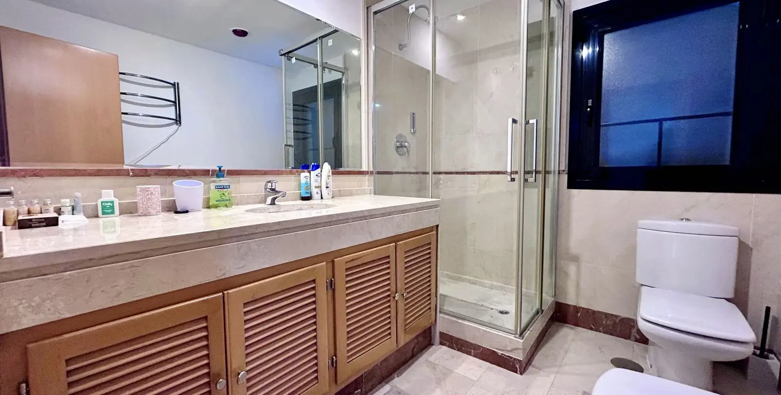 Sale of middle floor apartment in Puerto Banús 11