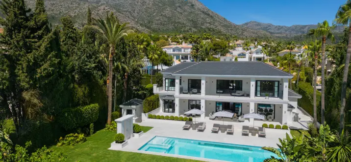 Long-term rent of detached villa in Sierra Blanca 0