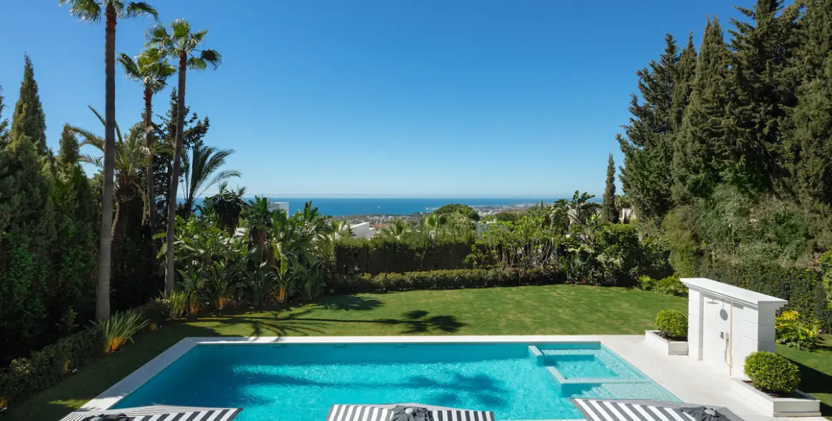 Long-term rent of detached villa in Sierra Blanca 5