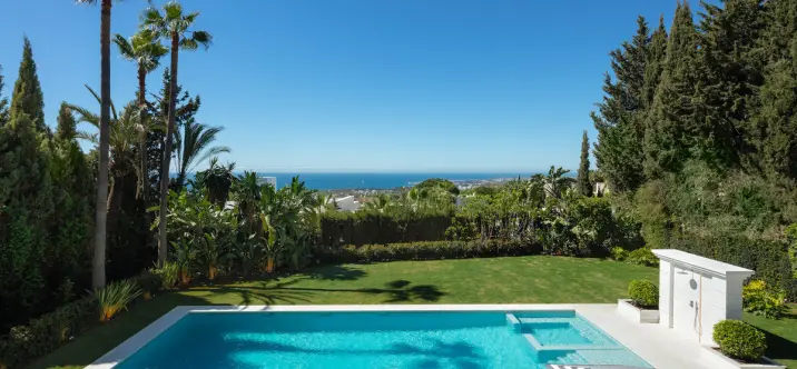 Long-term rent of detached villa in Sierra Blanca 4