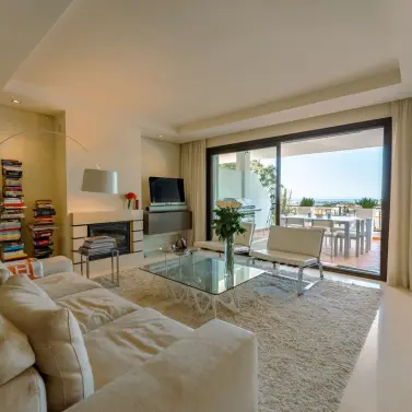 Long-term rent of middle floor apartment in La Quinta